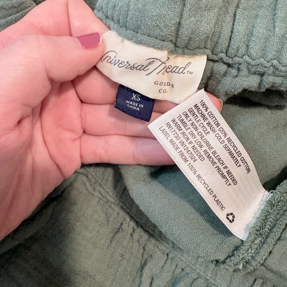 LIKE NEW!! Universal Thread High Waist Green Shorts - Picture 4 of 4